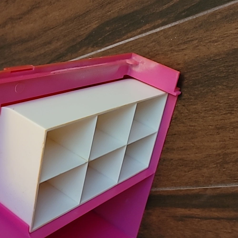 Barbie Vintage Vanity Closet - Picture 12 of 13